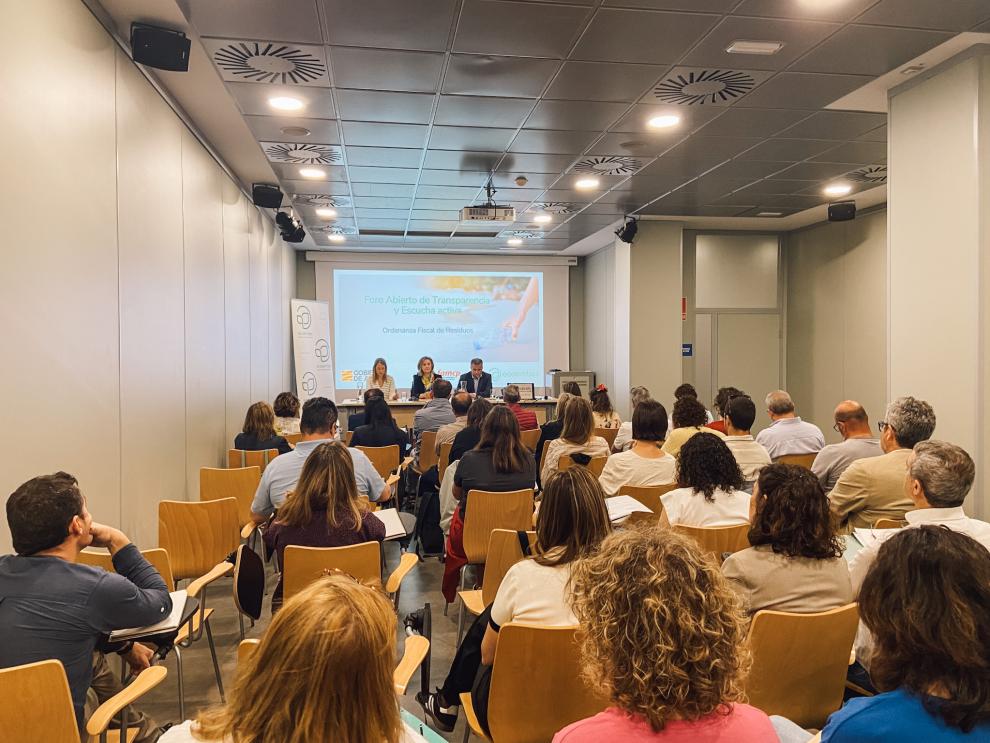 Un momento del foro con las entidades locales.