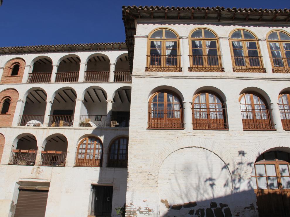 Fachada posterior de la Casa Cariello de Tamarite de Litera.