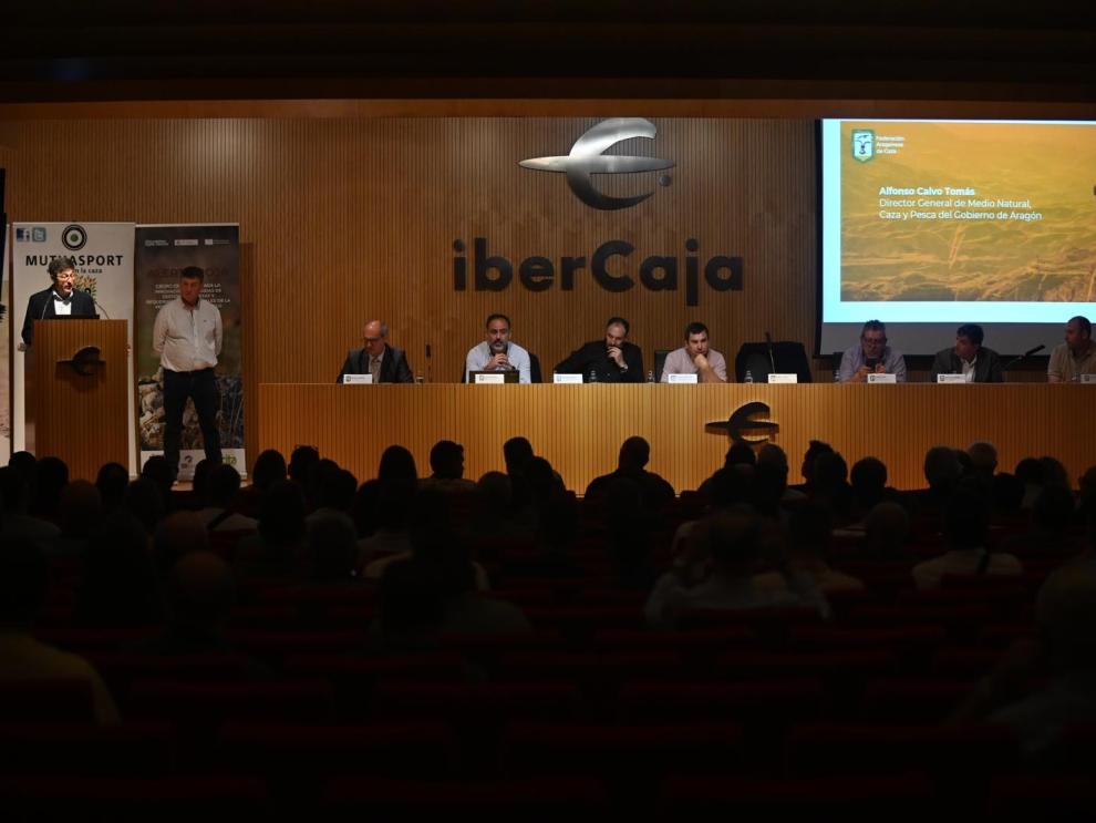 El director general de Medio Natural, Caza y Pesca, en la asamblea.