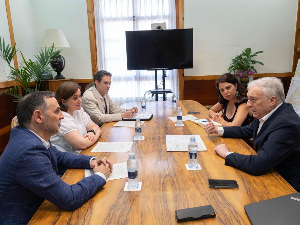 Image 1 of article El Gobierno de Aragón tilda de ataque a la Constitución la cesión de competencias a Cataluña para elegir a los funcionarios de Administración Local