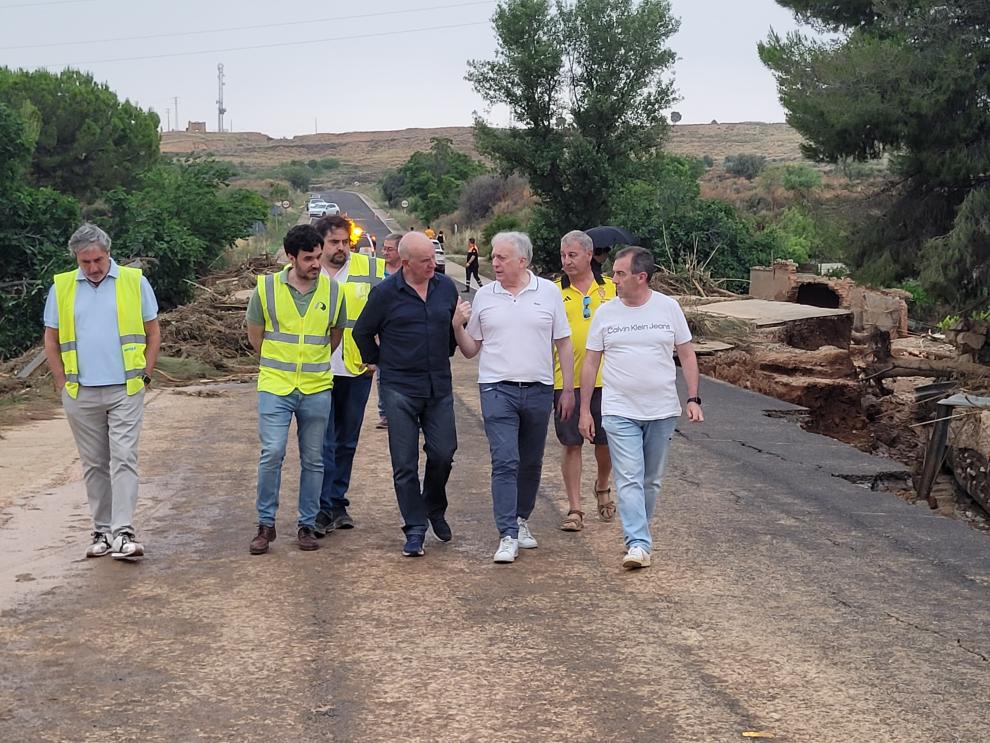 Octavio López se ha desplazado hasta el puente de la A-222 que ayer se llevó el río Aguasvivas en Belchite.