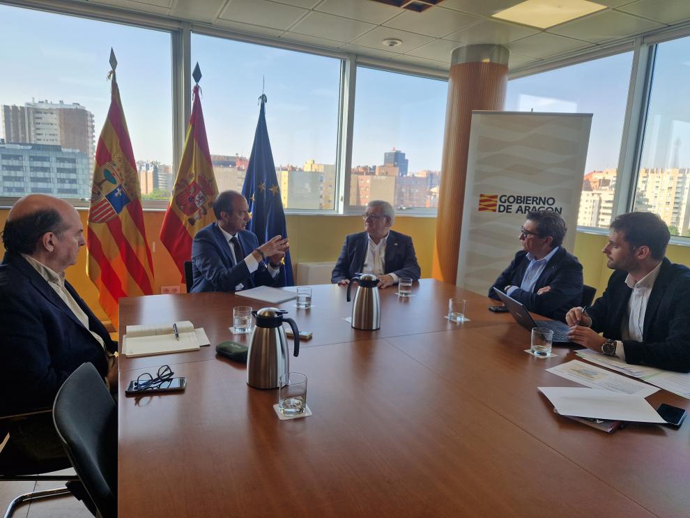 El consejero de Sanidad y el director general de Asistencia Sanitaria se reúnen con representantes de HORECA Zaragoza