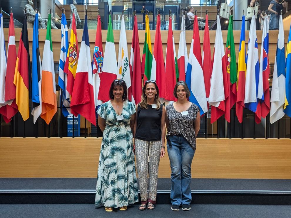 De izquierda a derecha, Susana de Magalhaes, secretaria adjunta ATF, Isabel Casasús, y Ana Sofía Santos, secretaria general ATF.
