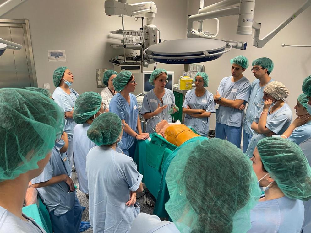 Image 6 of article El Hospital Clínico Universitario Lozano Blesa pone en marcha una formación inmersiva para los residentes quirúrgicos de primer año