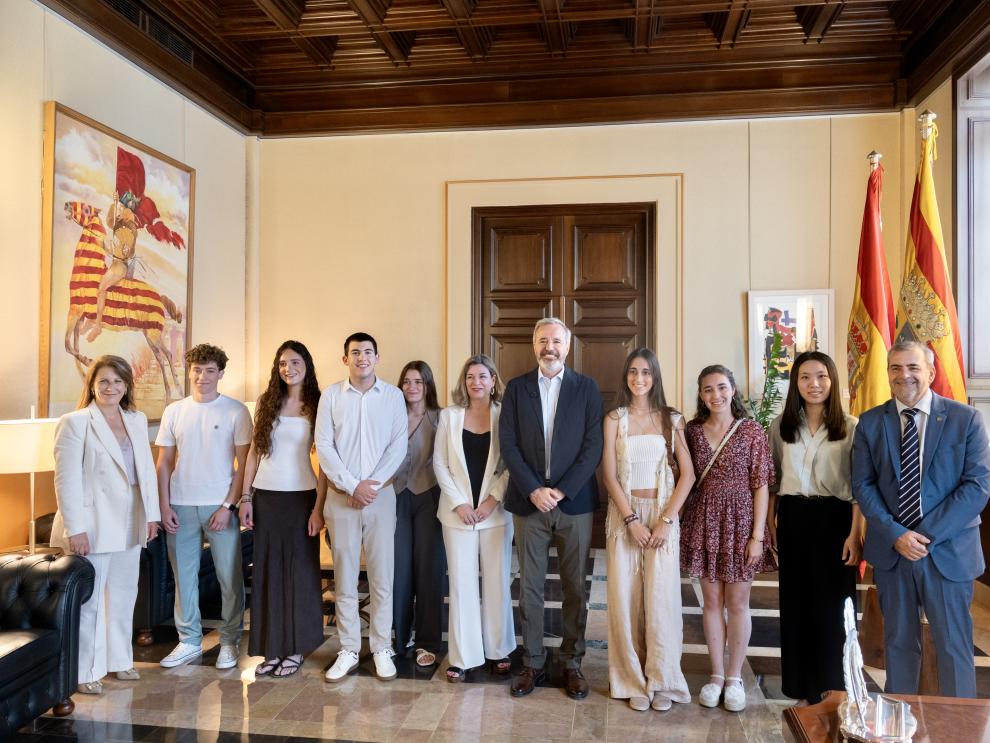 El presidente Azcón recibe a los alumnos con los mejores expedientes de la PAU 2025.