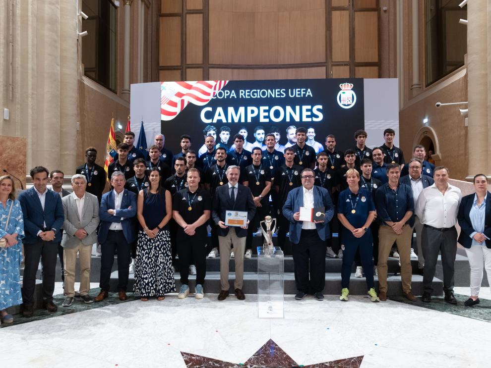 El Gobierno de Aragón otorga la Medalla al Mérito Deportivo a la selección aragonesa de fútbol ganadora de la Copa de Regiones UEFA
