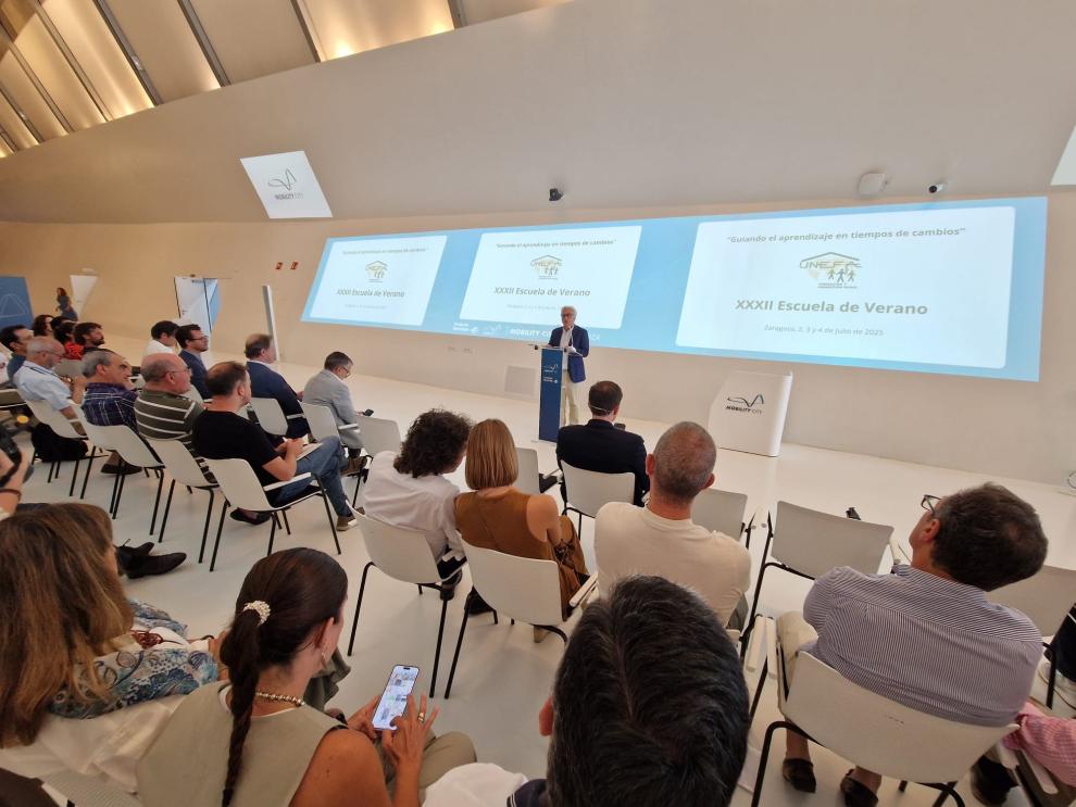 El consejero de Agricultura, Ganadería y Alimentación, Javier Rincón, ha clausurado la 32º Escuela de Verano de la UNEFA