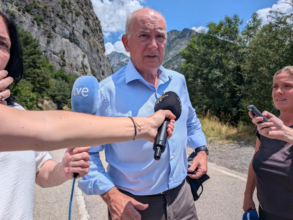 El director general de Carreteras e Infraestructuras, Miguel Ángel Arminio, se ha desplazado a la zona para supervisar los trabajos.