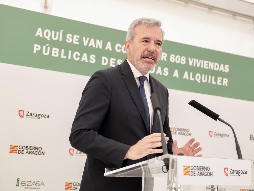 El presidente Jorge Azcón, durante el acto de primera piedra de 608 viviendas públicas en Zaragoza.