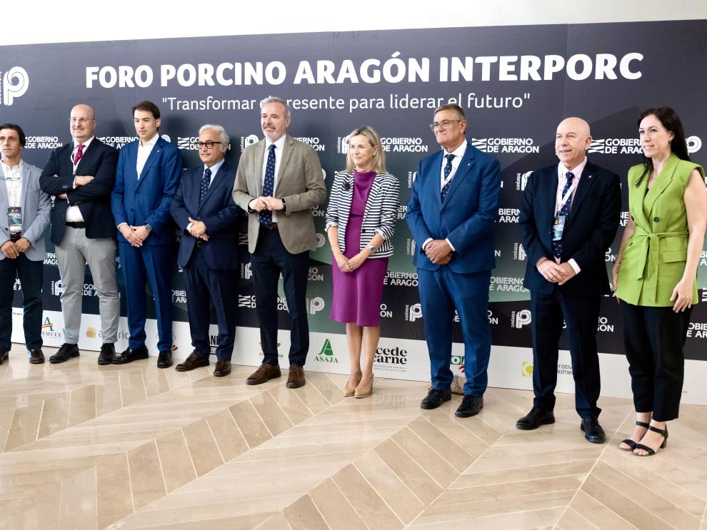 Imagen del artículo El presidente Azcón ensalza el papel vertebrador del sector porcino en Aragón