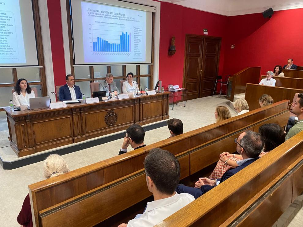 Imagen del artículo Instituciones y empresas abordan el impacto de los aranceles americanos en Aragón