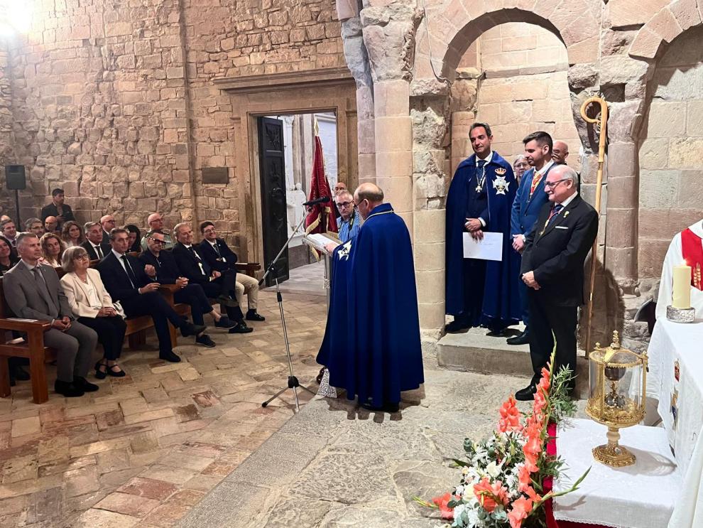 Imagen del artículo El director general de Cultura participa en la visita del Santo Cáliz al Monasterio de San Juan de la Peña