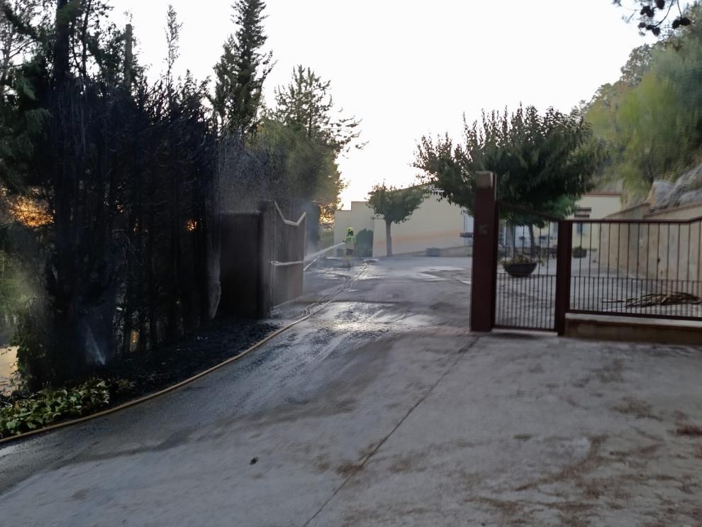 Imagen del artículo Perimetrado y estabilizado el incendio de Barbastro, que aún presenta varios conatos