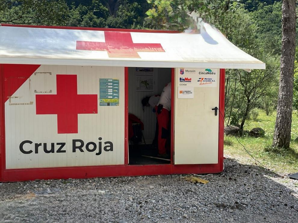Imagen del artículo El Departamento de Sanidad apoya la atención a los visitantes de Ordesa cediendo material a Cruz Roja para su Punto de Primeros Auxilios