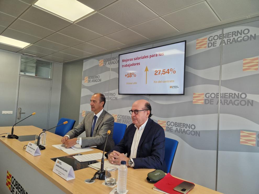 El consejero de Sanidad y el director general de Asistencia Sanitaria en la rueda de prensa celebrada hoy