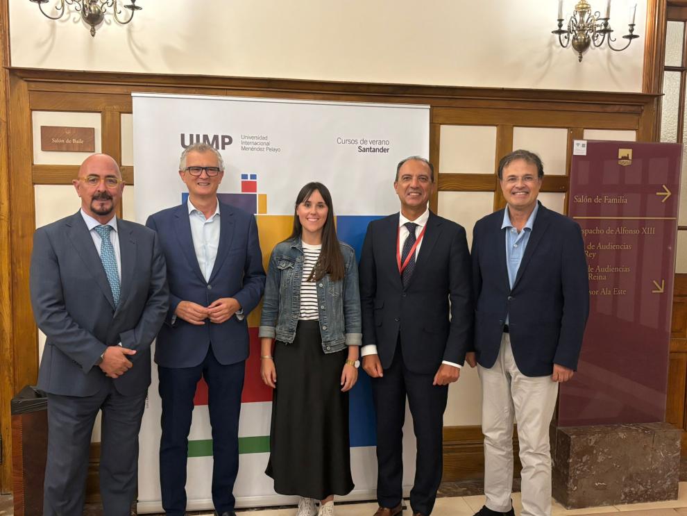 El consejero de Sanidad participa en el Encuentro sobre Política Sanitaria y Estado de las Autonomías en Santander