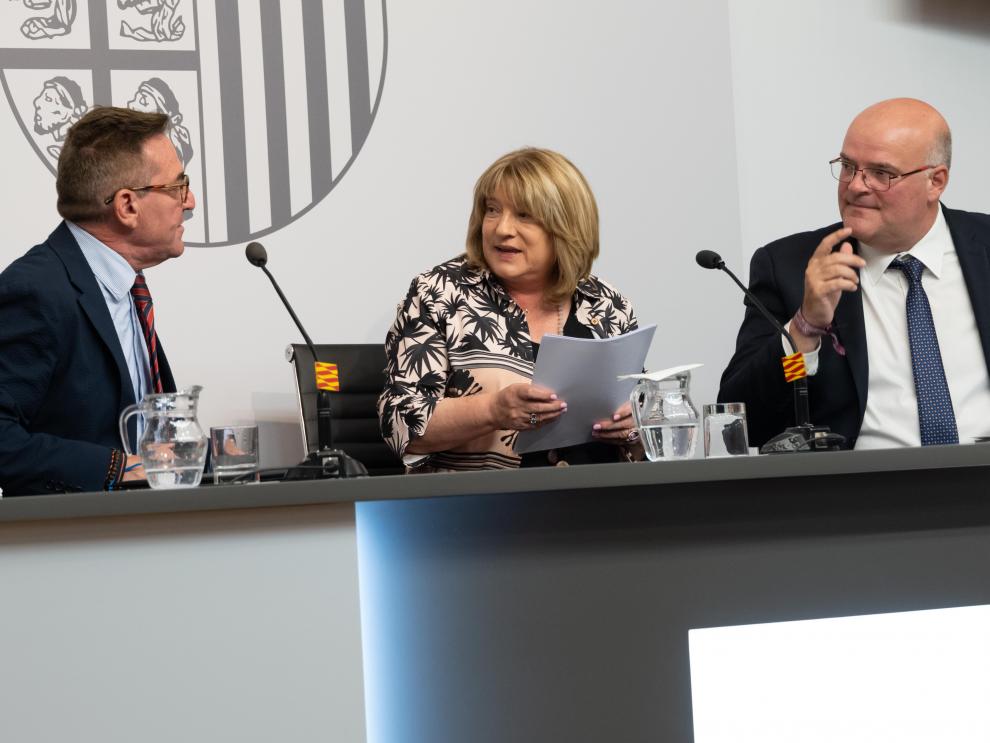 La consejera de Educación informa en rueda de prensa del inicio del curso escolar en Aragón Tomasa Hernández, y los directores generales de Planificación, Centros y Formación Profesional, Luis Mallada, y de Personal, Formación e Innovación, José María Cab