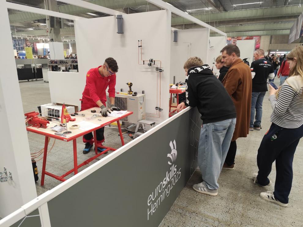 El alumno Alex Caro, en plena competición de las Euroskills.