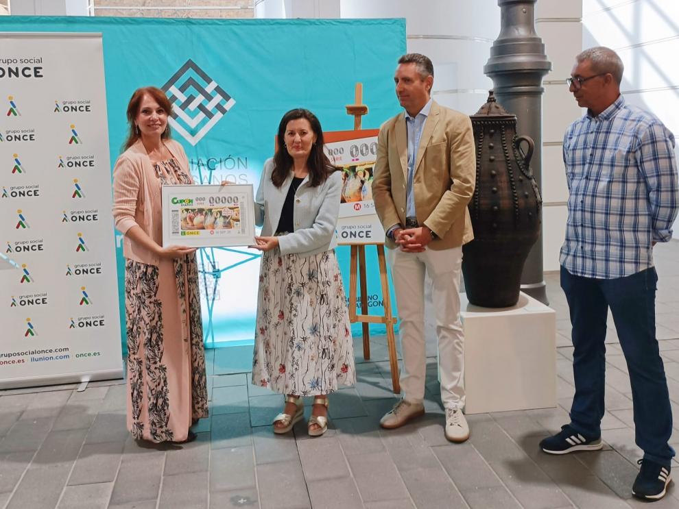 La directora general de Comercio, Ferias y Artesanía, Carmen Herrarte, ha participado en la presentación del cupón