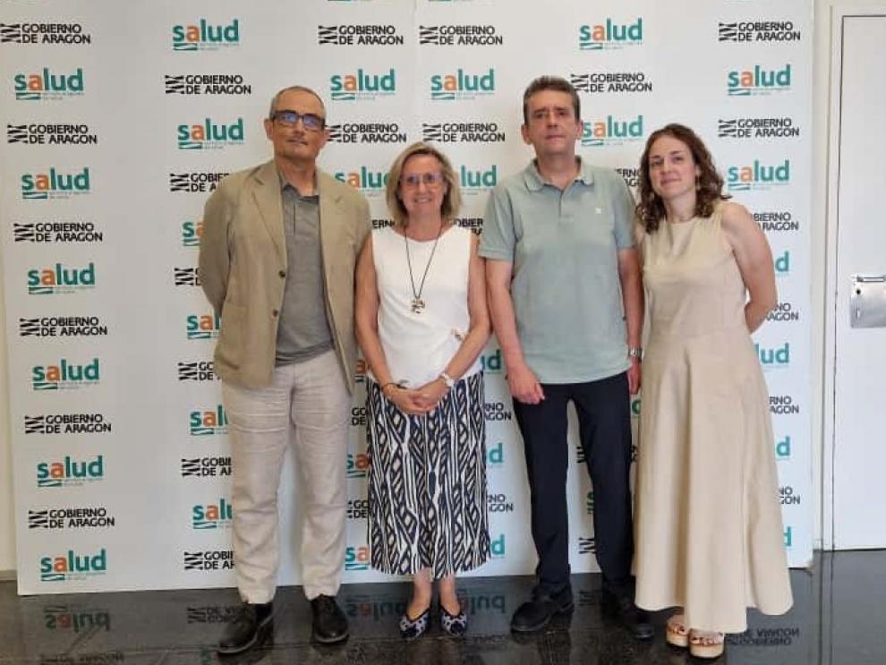 De izda a dcha: los doctores J M Cancio, del Consorci Sanitari del Maresme (Barcelona); A. Castillo, gerente del SALUD; R. Izquierdo, coordinador de la U.de Fracturas del HNSG, y S. Guillén, directora de At. Hospitalaria del Salud