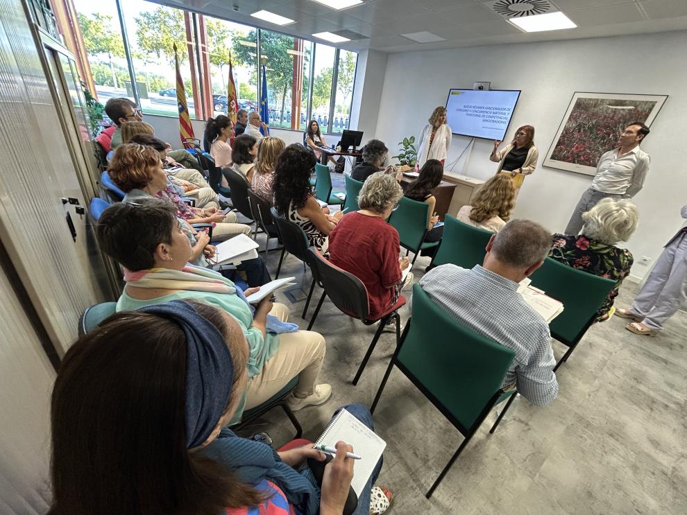 Asistentes al curso impartido en la Junta Arbitral de Consumo de Zaragoza