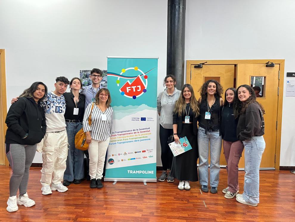 La delegación aragonesa la han formado 9 jóvenes -hubo una baja por enfermedad- y la técnico del IAJ