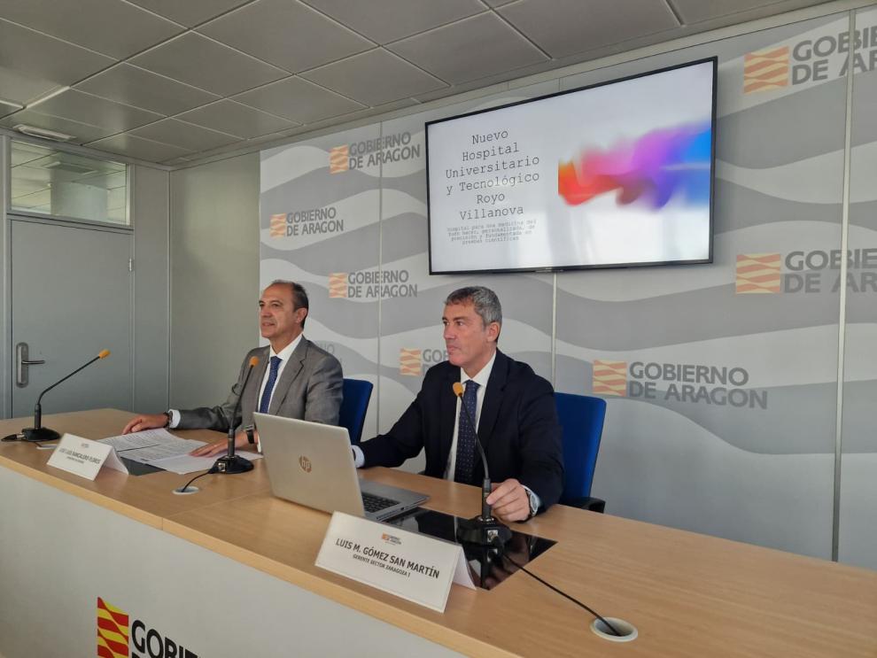 El consejero de Sanidad, José Luis Bancalero Flores, y el gerente del Sector Zaragoza I, Luis Gómez San Martín, en la rueda de prensa