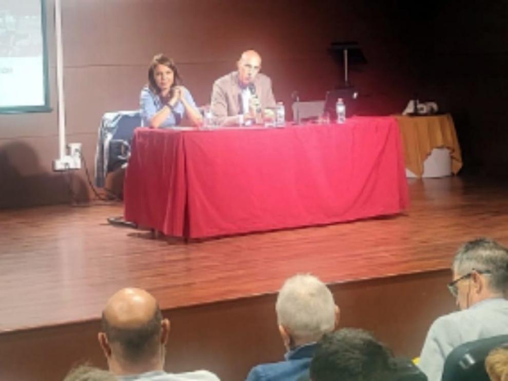 David Sánchez Fraile y Marina Sevilla han explicado el Lote 15 en la sede comarcal del Bajo Cinca, en Fraga.