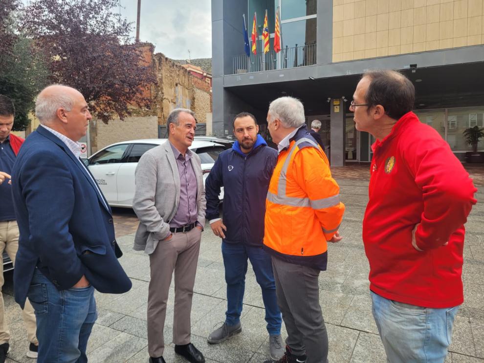 Octavio López se ha reunido con los acaldes y técnicos de los ayuntamientos afectados en el Ayuntamiento de Cadrete.