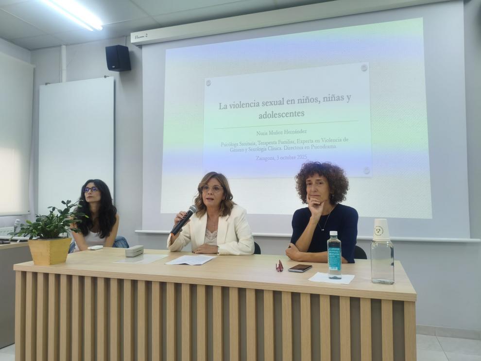 La directora general de Política Educativa, Ana Moracho, en la inauguración de la jornada que se ha celebrado este viernes en el de Profesorado María de Ávila.
