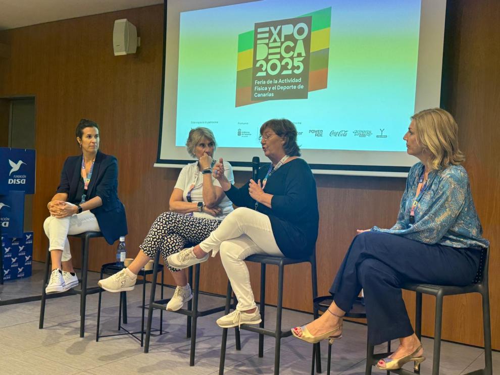 La directora general de Deporte, Cristina García, ha participado en una mesa redonda en ExpoDeca.