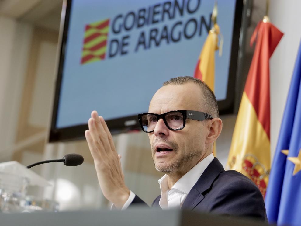 El director general de Cultura, Pedro Olloqui, comparece en rueda de prensa para informar de las acciones del Ejecutivo aragonés en relación con las pinturas murales de Sijena.