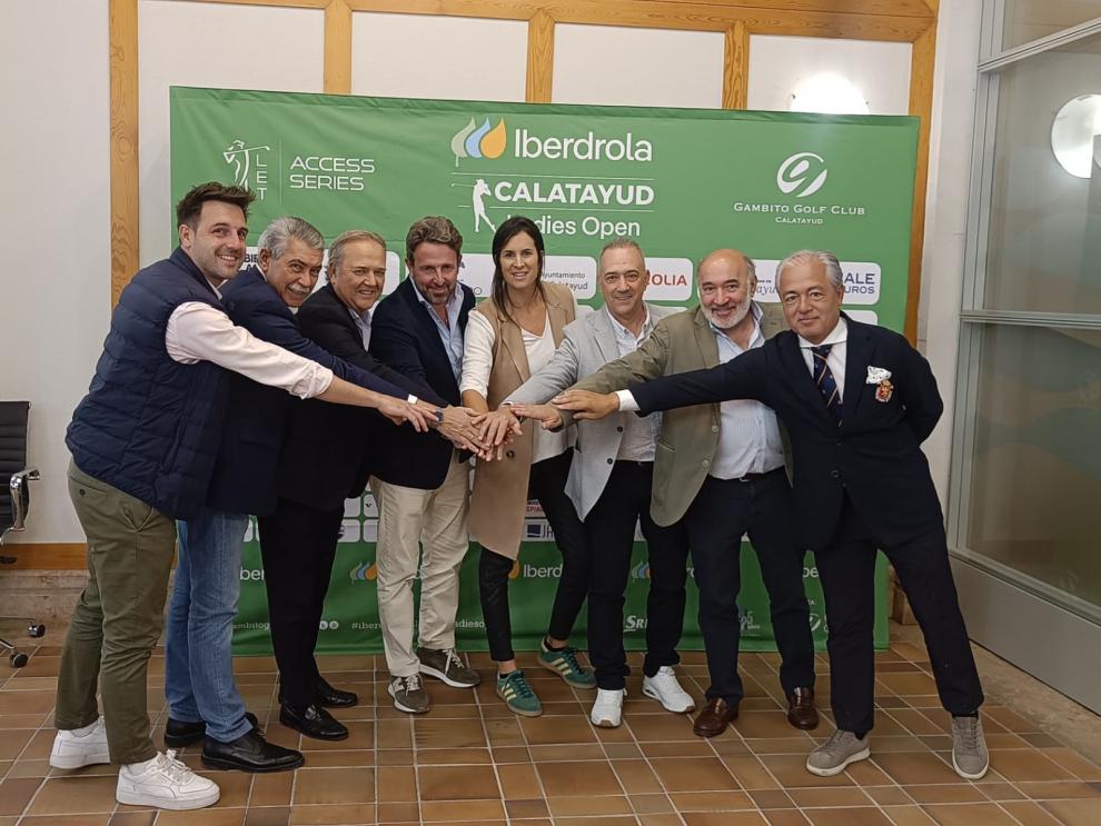 Foto de familia tras la presentación del Iberdrola Calatayud Ladies Open.