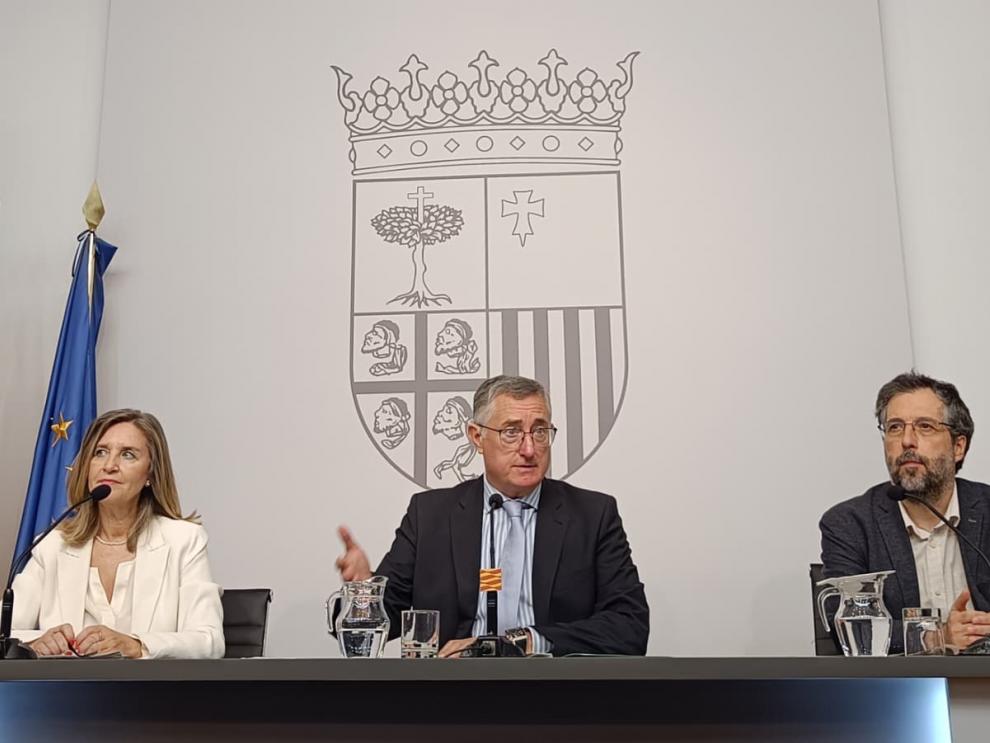 Martínez, Blasco y Fayanás, en la presentación de las subvenciones para las entidades locales.