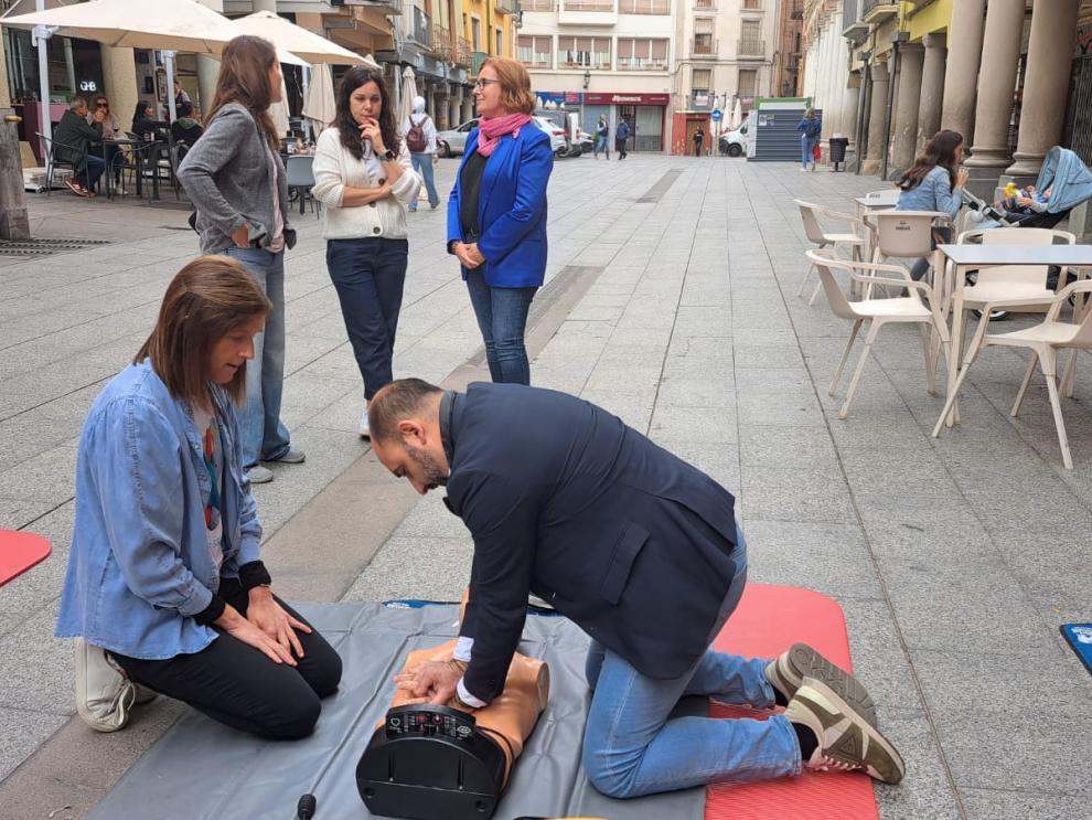 El alcalde de Barbastro, Fernando Torres, ha participado en la actividad del Día Nacional de la Parada Cardiaca
