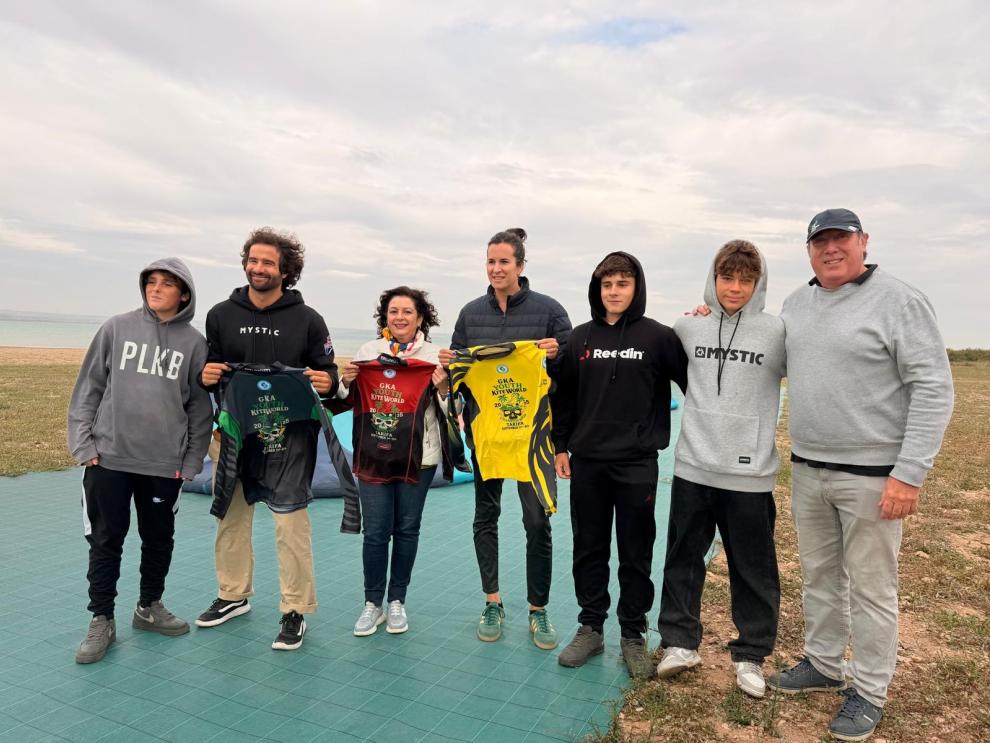 Acto de homenaje a los tres jóvenes del Club kitesurf La Loteta que se clasificaron entre los diez primeros en el Campeonato del Mundo Juvenil de Kitesurf