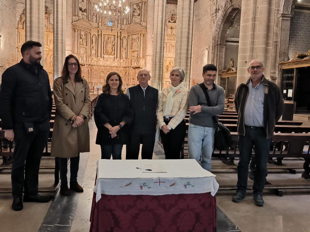 Los técnicos de la Dirección General de Patrimonio Cultural han visitado este miércoles la Catedral de Barbastro, junto a representantes del Ayuntamiento y el Obispado, con motivo del inicio de las obras.