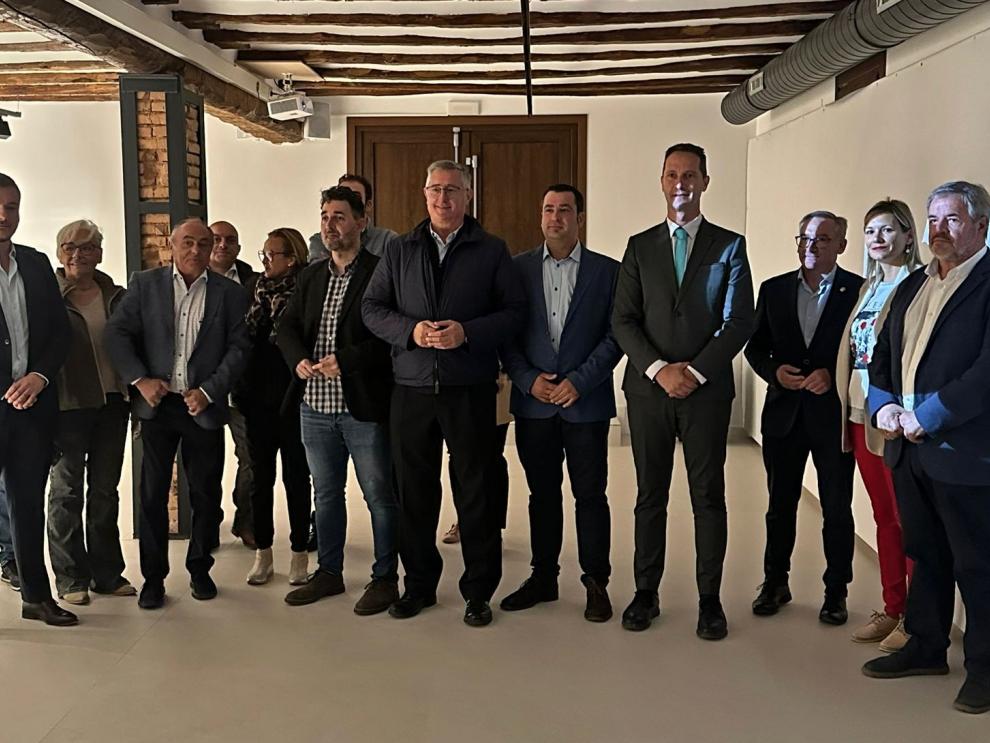 Foto de familia de la inauguración del Museo Celtibérico de la Trashumancia de Bronchales.