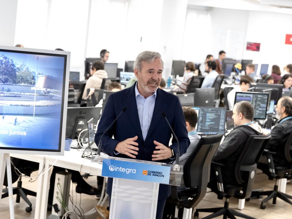 El presidente Azcón, en las instalaciones de Integra Tecnología.