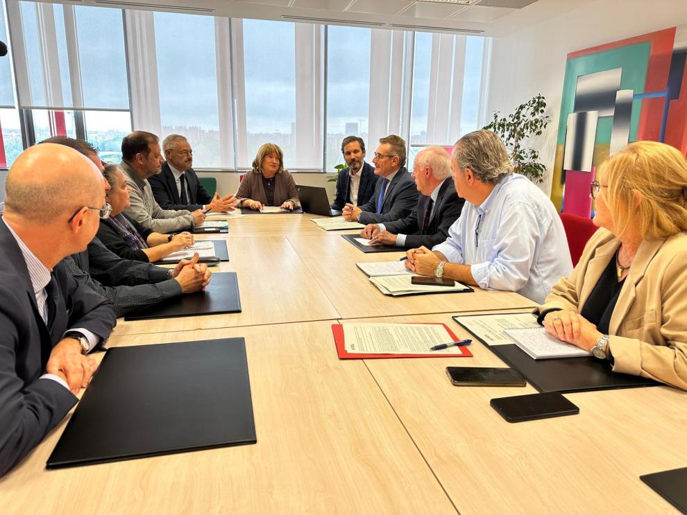 La consejera de Educación se ha reunido hoy con representantes de las familias de la concertada y con los titulares de los centros para explicar el despliegue del bachillerato concertado en la comunidad a partir del próximo curso.