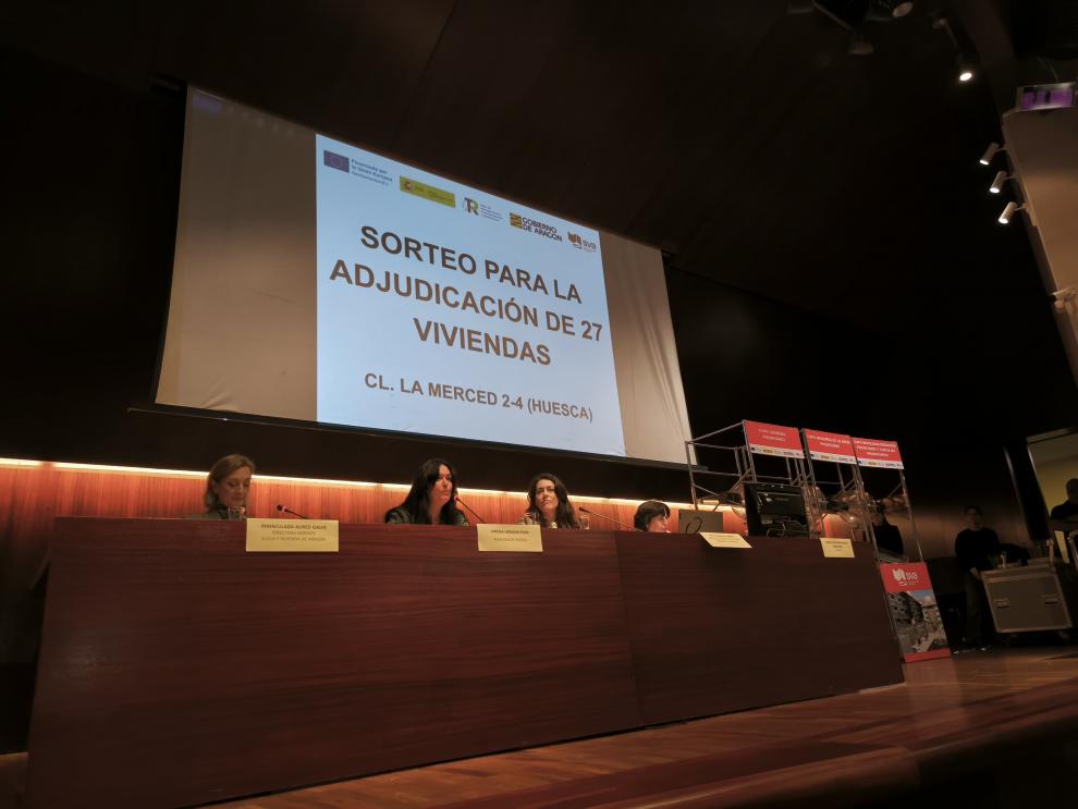 El sorteo de las 27 viviendas de la primera fase de La Merced se ha celebrado en el salón de actos de la DPH.