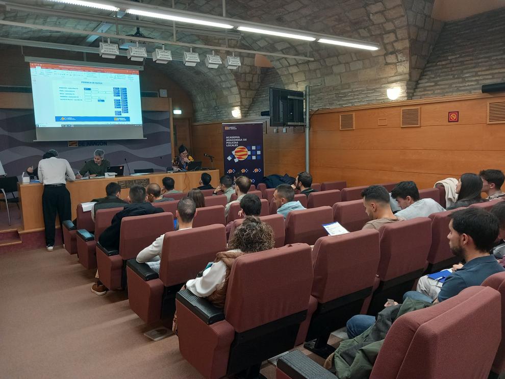 Los 23 aspirantes que han superado el primer proceso conjunto de selección de Policías Locales impulsado por el Gobierno de Aragón han elegido destino.