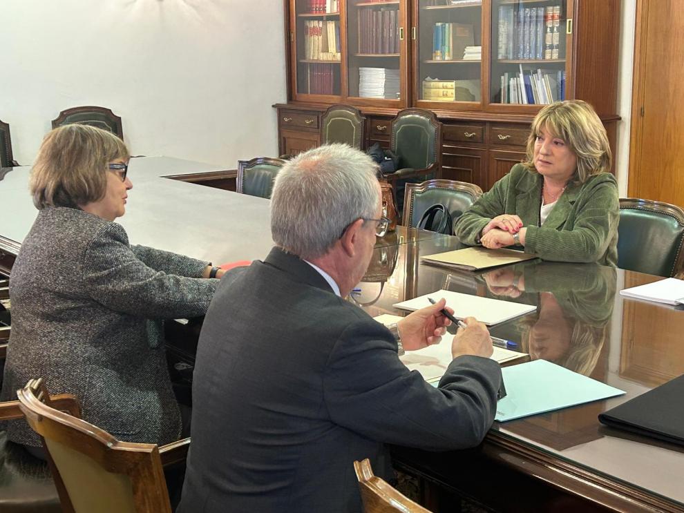 La consejera se ha reunido con la Fiscal Superior de Aragón, Asunción Losada.
