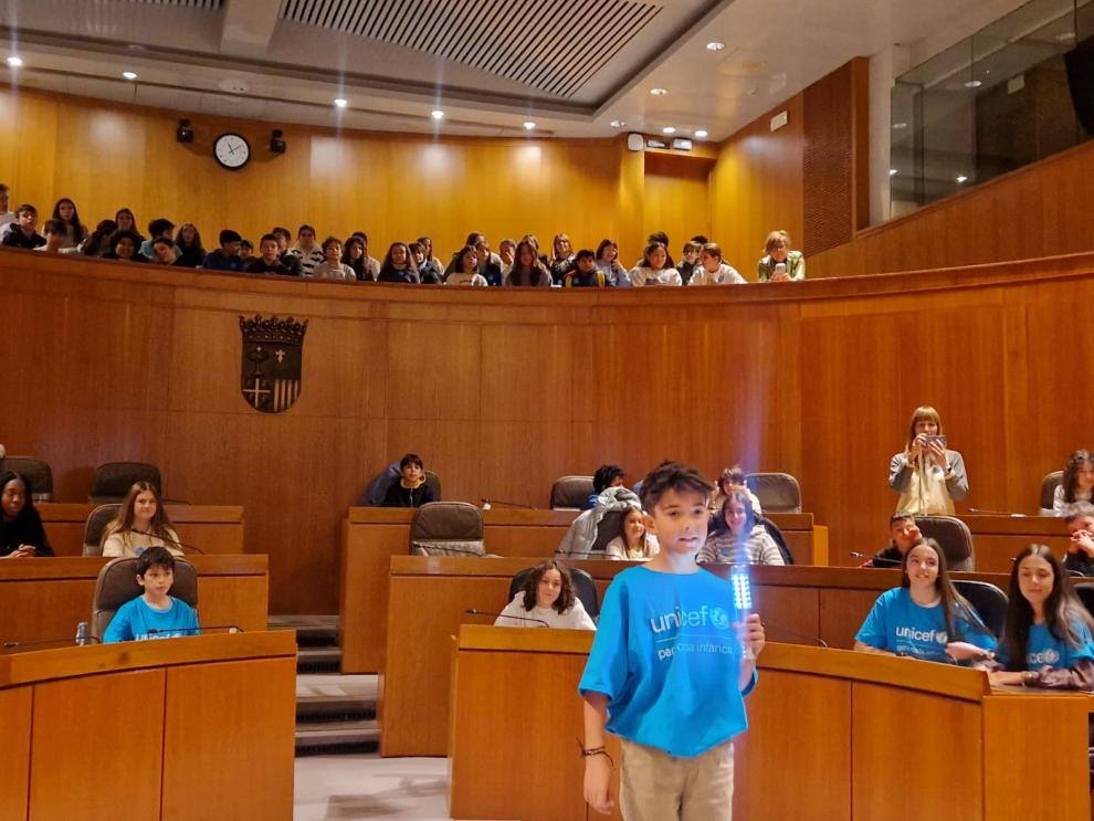 La celebración se ha desarrollado en el hemiclo de las Cortes de Aragón.