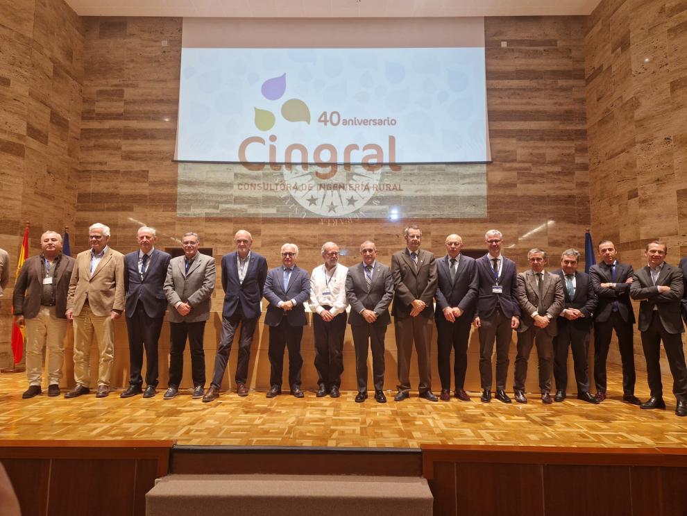 El consejero Javier Rincón clausura el 40º aniversario de CINGRAL destacando su papel clave en la modernización del regadío en Aragón.