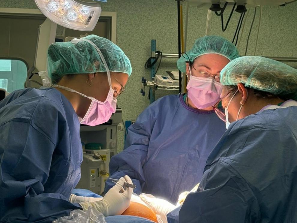 Imagen de una operación con RIO realizada esta semana en el Hospital Universitario Miguel Servet de Zaragoza