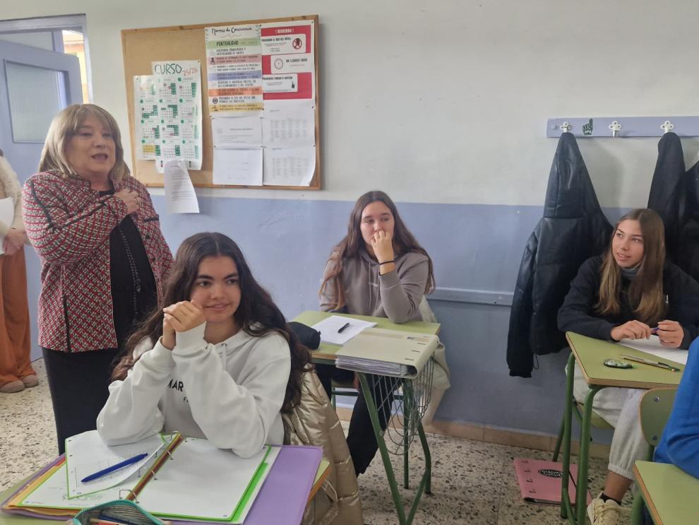 La consejera ha visitado los colegios Las Viñas y el Ensanche.