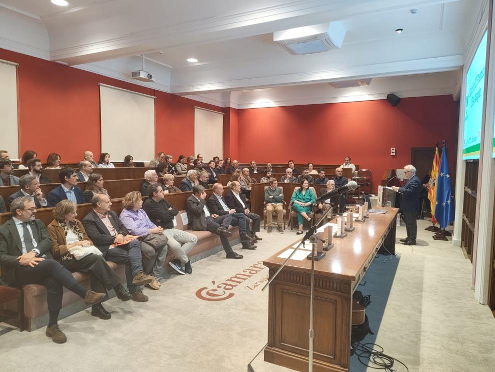 El consejero de Agricultura, Ganadería y Alimentación, Javier Rincón, acompaña al sector agrario en la entrega de los III Premios UPA Aragón