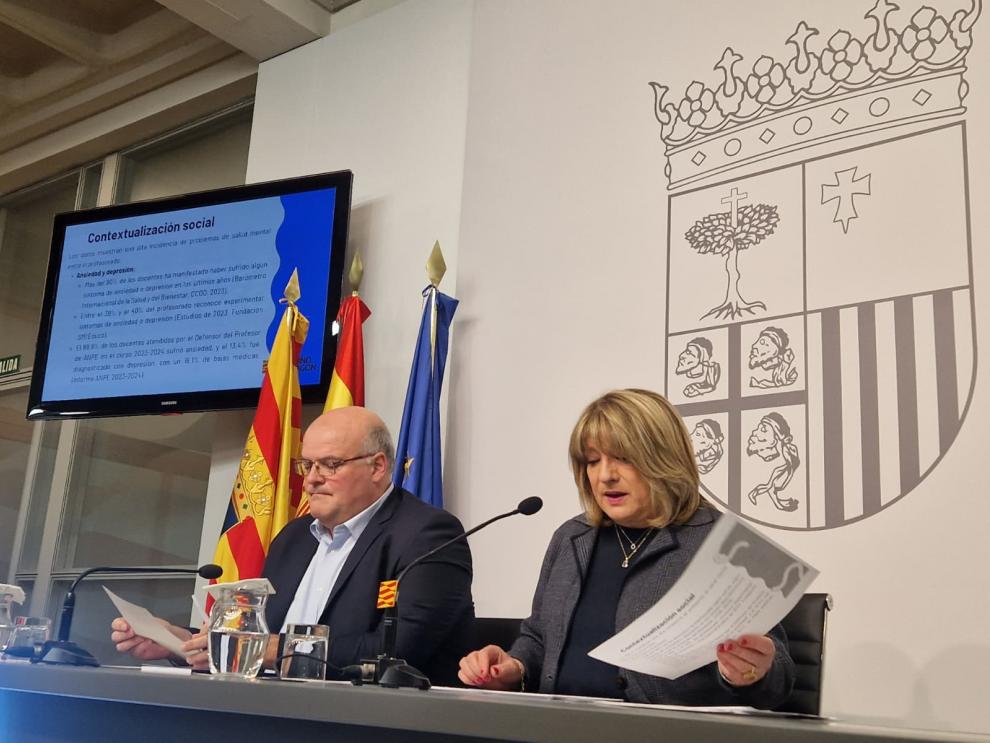 La consejera y el director general han presentado la Unidad de apoyo al docente.