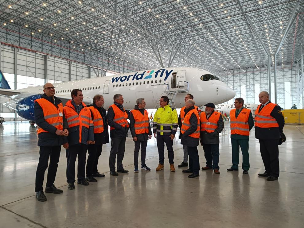 Visita en la que ha participado Blasco al Aeropuerto de Teruel junto al secretario de Estado y el subdelegado del Gobierno en Teruel, entre otros.